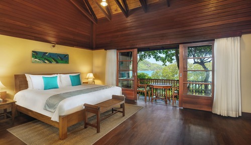 1-bedroom Enchanted Hilltop Lodge room