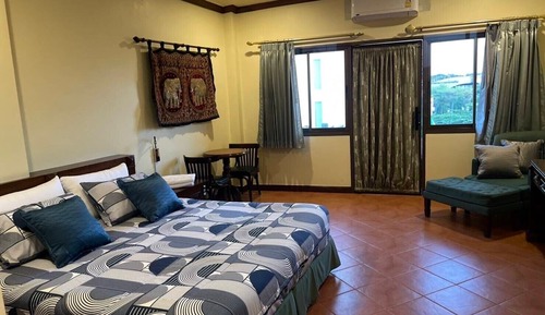 Habitación doble superior, 1 cama de matrimonio grande, balcón, vistas a la ciudad