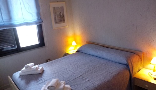 Habitación triple, 1 cama doble con sofá cama, baño privado (3 Pax, without kitchen)