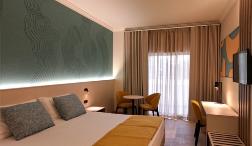 Habitación doble, vistas a la piscina (1 Adult)