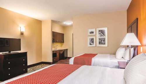 Habitación, 2 camas de matrimonio, accesible para personas con discapacidad, no fumadores (Mobility)