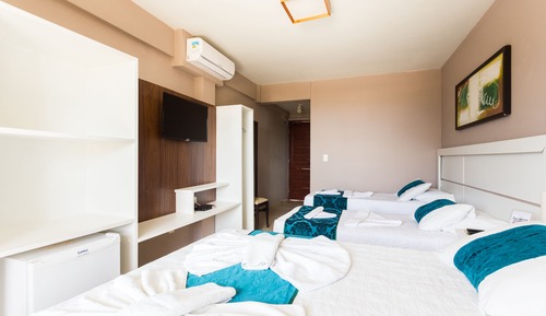 Habitación cuádruple estándar, vistas parciales al mar