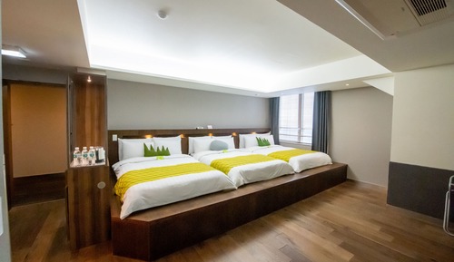 Family Flex (3 Double Beds)