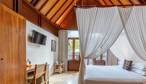 Habitación, vistas a la piscina (Lumbung Cottage)