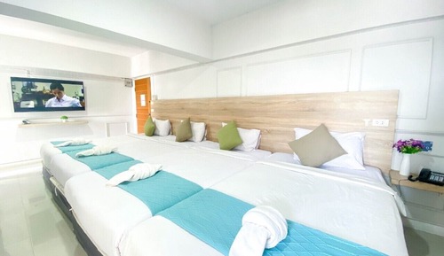 Family Room, 4 Twin Beds