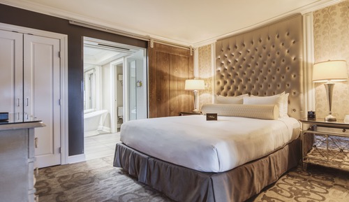 Suite, 1 cama de matrimonio grande con sofá cama, en la zona del patio