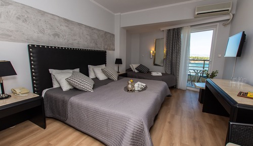 Habitación triple, vistas al mar
