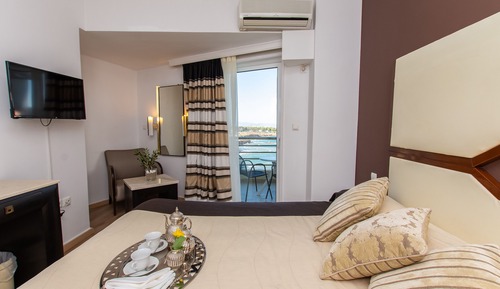 Habitación individual, vistas parciales al mar