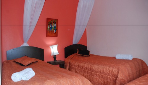 Habitación estándar con 1 cama doble o 2 individuales