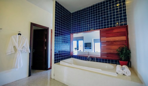 Deluxe King/Twin Room