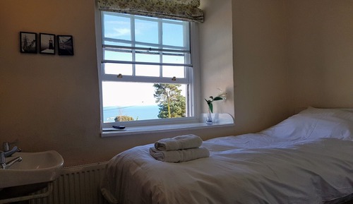 Habitación individual, baño privado (First Floor Sea View)