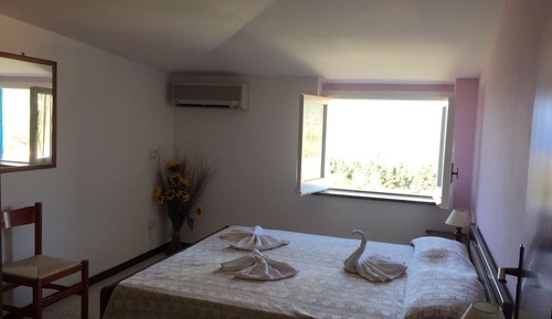 Habitación económica doble, entresuelo (Mansardata )