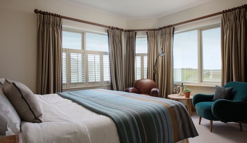 Habitación superior, 1 cama de matrimonio grande, vistas parciales al mar