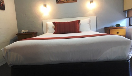 Queen Room Package (Pets not allowed)