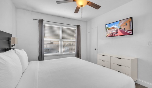 Large Bedroom Apartment Suite