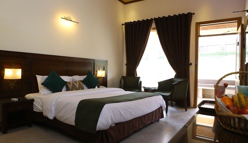 Chalet superior, 1 cama de matrimonio grande, vistas al jardín, en la zona del jardín