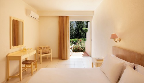 Habitación con 2 camas individuales, vistas al jardín