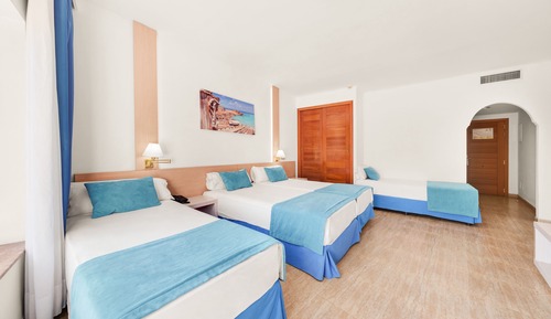 Habitación cuádruple estándar, balcón (2 adults)