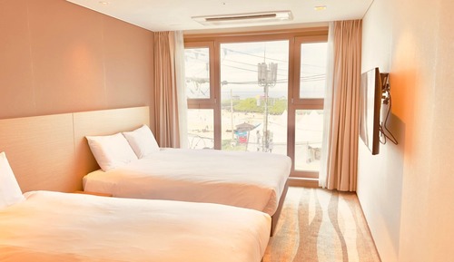 Deluxe Twin - Side Ocean View