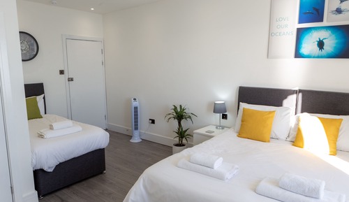 Habitación triple, baño privado, vistas al mar