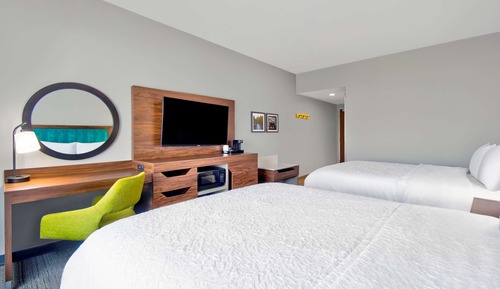 Habitación, 2 camas de matrimonio, accesible para personas con discapacidad (Hearing)