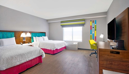 Habitación, 2 camas de matrimonio, accesible para personas con discapacidad (Mobility & Hearing)