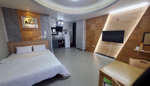Room (Room 201 (Ocean View))