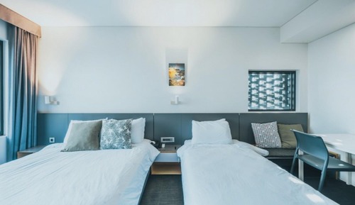 Room (Deluxe 2 (Random Assignment))