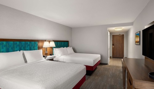 Habitación, 2 camas de matrimonio, accesible para personas con discapacidad (Mobility & Hearing)