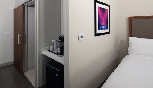 Habitación estándar, 1 cama de matrimonio grande (Mobility, Accessible Tub)