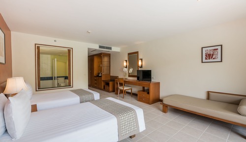 Habitación superior, vistas a la piscina