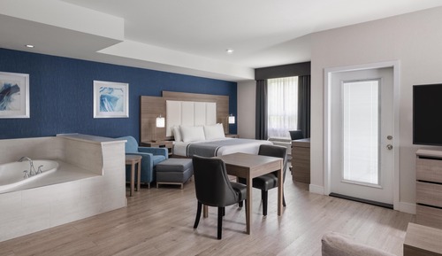 Suite, 1 cama de matrimonio grande, no fumadores, bañera de hidromasaje (with Sofabed)