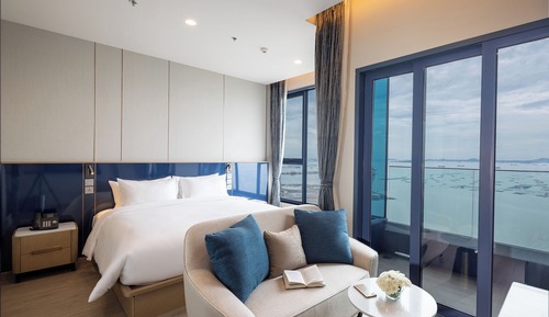 Deluxe King Room