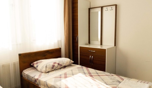 Habitación básica con 2 camas individuales