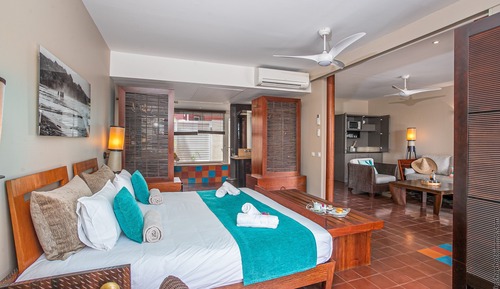 Apartamento, 1 habitación, piscina privada, frente al mar