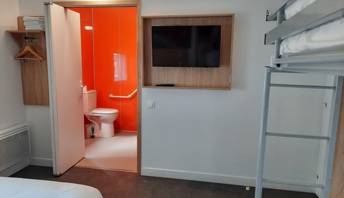 Habitación cuádruple, varias camas