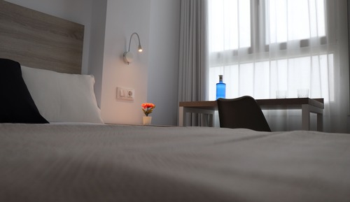 Habitación básica con 1 cama doble o 2 individuales