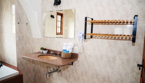 Luxury Studio Suite, 1 King Bed, Garden View