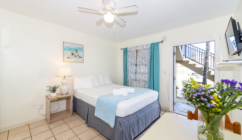 Estudio superior, 1 cama de matrimonio, vistas parciales al mar