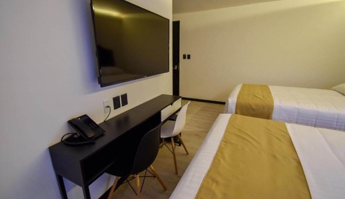 Habitación con 2 camas individuales, vistas a la ciudad