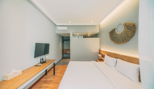 Habitación doble, junto a la piscina