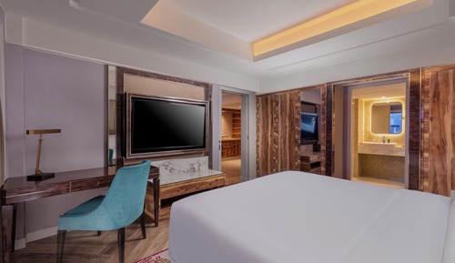 Premier Suite  Club Lounge Access