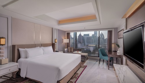 Premier King room with City View