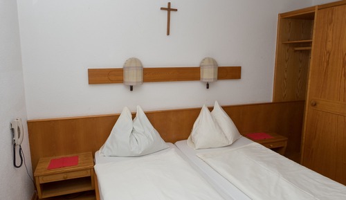 Habitación básica doble, 1 cama de matrimonio grande