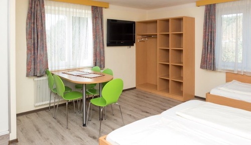 Apartamento básico, 2 habitaciones, no fumadores, vistas al jardín