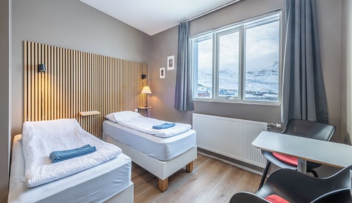 Habitación superior con 1 cama doble o 2 individuales, vistas a la montaña