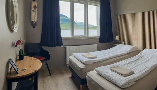 Habitación estándar con 1 cama doble o 2 individuales, vistas a la montaña