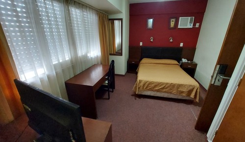 Habitación básica con 1 cama doble o 2 individuales