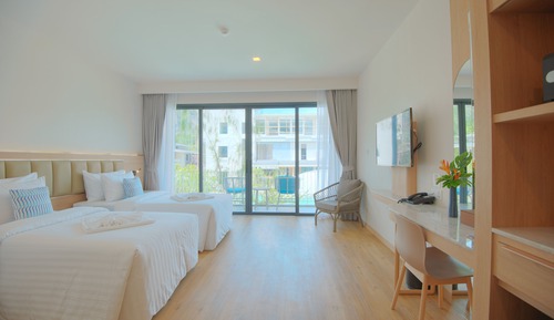 Habitación Deluxe con 1 cama doble o 2 individuales, vistas a la piscina