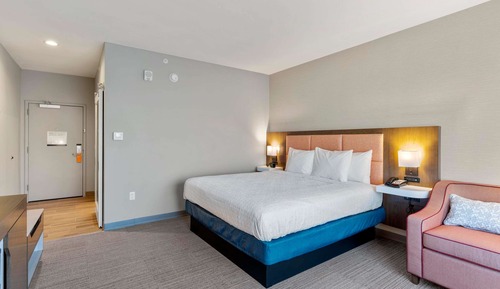 Habitación, 1 cama de matrimonio grande, frigorífico y microondas